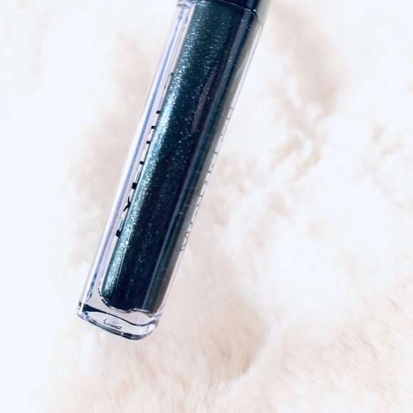 MODEL CO Eyelites Metallic Eyeshadow in Granite - Picture 3 of 5